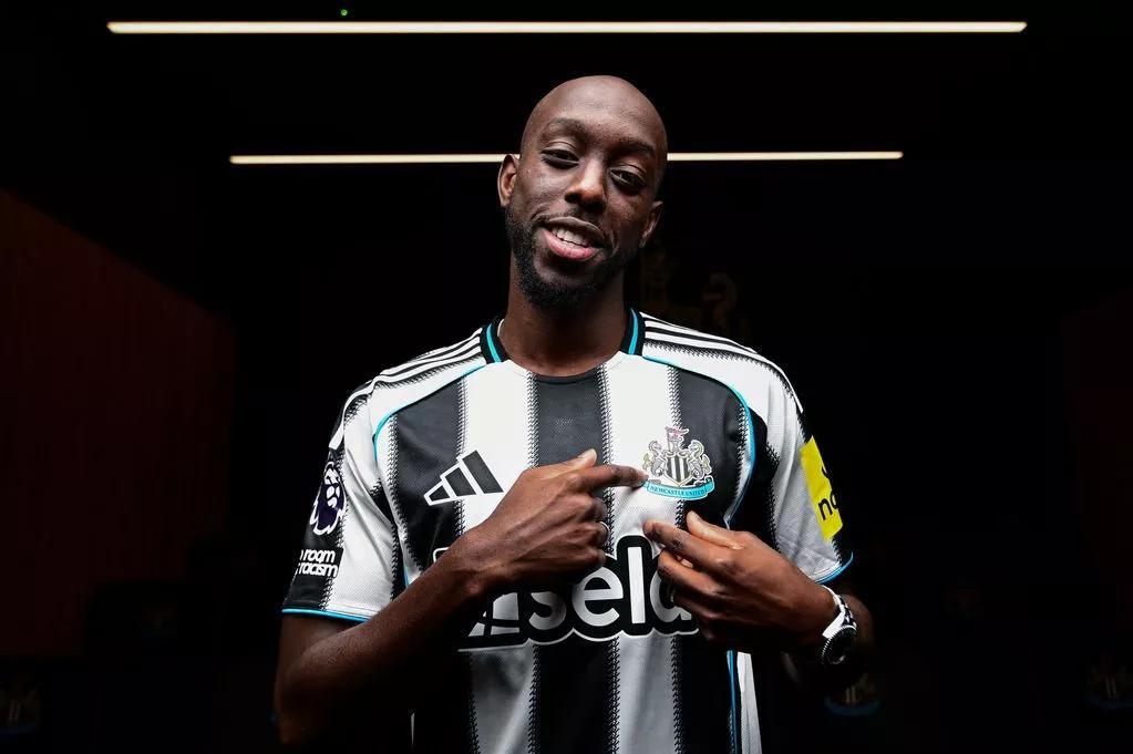 天空:纽卡在转会窗口关闭前最后30秒才完成维萨的转会